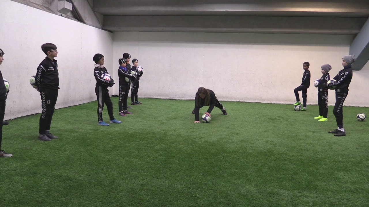 6 Planke på ball.mp4